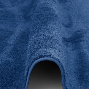 Detailaufnahme: Dunkelblauer, runder Hochflor Teppich Melia Super Soft von Pergamon, 120x120cm.