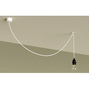 Lampe mit Fischer Klebehaken an der Decke befestigt.