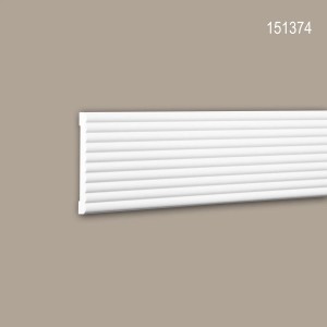 Weiße PROFHOME Wand- und Friesleiste (Set mit 12 Zierleisten) auf beiger Wand.