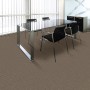 Beige Teppichfliesen Bern 50x50 cm, selbstliegend und schalldämmend im Büroraum.