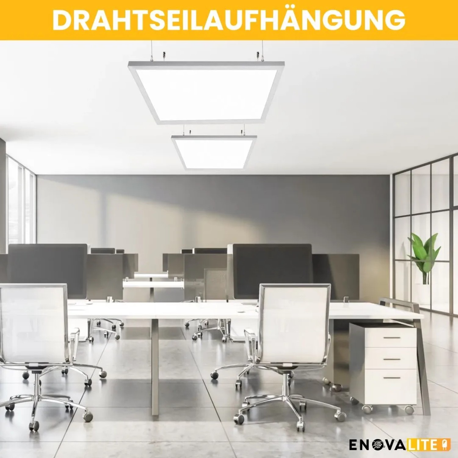 Büro mit zwei abgehängten, warmweißen LED Panels 62x62 cm von Enovalite.
