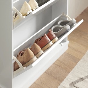 Weißer SoBuy Schuhkipper FSR99-W mit Schuhen in geöffneten Klappen. Schuhkommode mit Ablage.