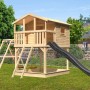 Karibu Stelzenhaus Benjamin mit Rutsche, Schaukel und Netzrampe in Anthrazit im Garten.