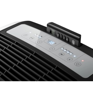 Detailaufnahme: DeLonghi Klimagerät PAC EM90 Silent mit Bedienfeld und Fernbedienung.