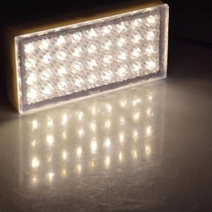 ChiliTec LED Pflasterstein BRIKX 20, warmweiß leuchtend. Rechteckige Außenleuchte aus Acrylglas für Wege.