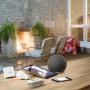 Eglo connect.Z Smart Home Set mit Fernbedienung, Leuchtmittel, Tablet und Lautsprecher auf einem Tisch.