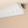 Decosa Zierprofil EZL02 (1x2 m), weiße Deckenleiste mit floralem Muster.