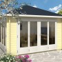 Unbehandeltes Alpholz Gartenhaus Sunshine mit Spitzdach und großen Fenstern im Garten.
