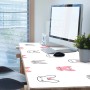 Rosa PVC Schreibtischunterlage mit niedlichen Kaninchen und Kronen auf einem Bürotisch mit Computer.