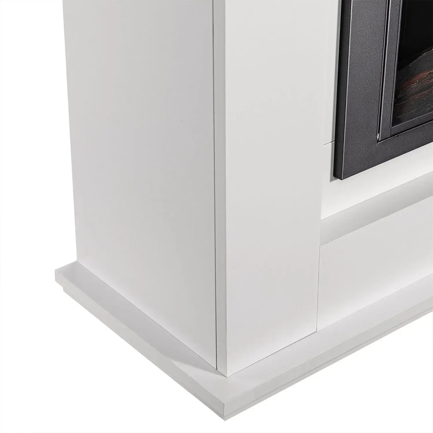 Detailansicht: Weißer, rechteckiger Juskys Elektrokamin mit Heizung und Flammeneffekt.