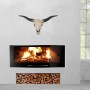 Deko Longhorn Schädel A14 als Wanddeko über Kamin mit Holzscheiten.