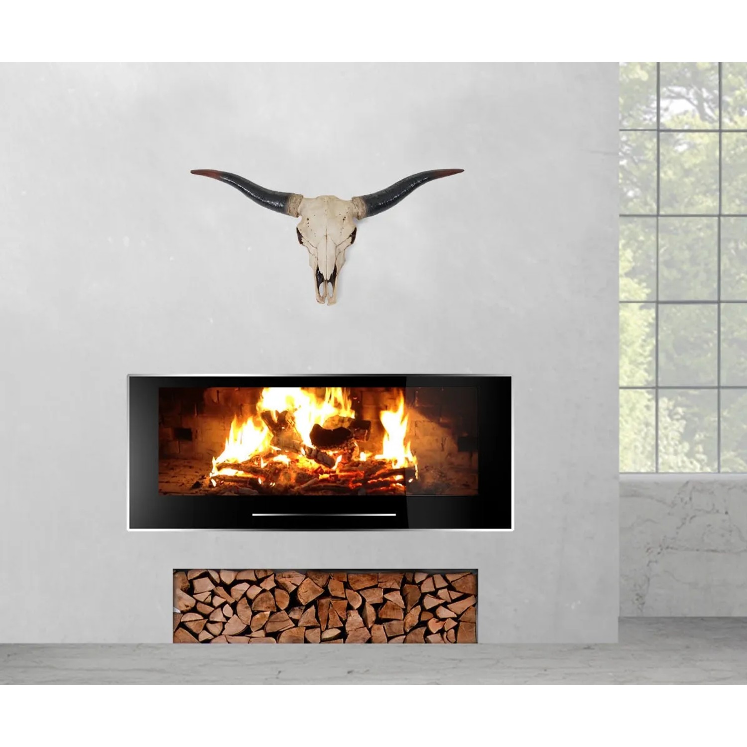 Deko Longhorn Schädel A14 als Wanddeko über Kamin mit Holzscheiten.