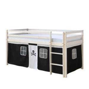 Weißes Kinderhochbett 90x200 mit Leiter und schwarz-weißem Piraten-Vorhang. Ideal als Abenteuerbett.