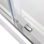 Detail der Duschbox: Schiebetür aus Sicherheitsglas mit glänzenden Chromprofilen und Führungsschiene.