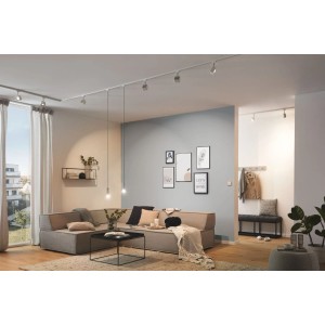 Wohnraum mit Paulmann URail Schienensystem in Signalweiß für flexible Beleuchtung.