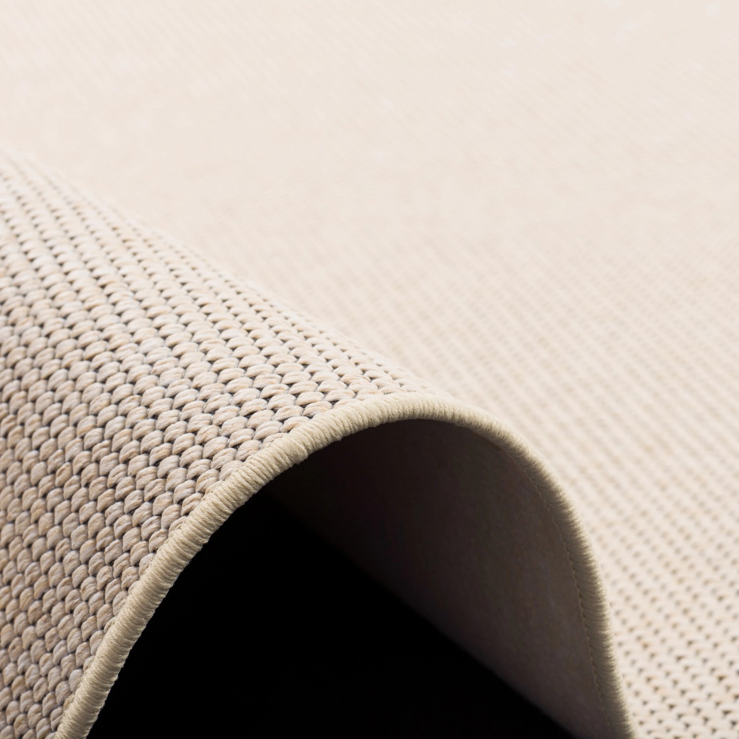 Detailansicht: Runder, sandfarbener Snapstyle Bentzon Flachgewebe Teppich, gewebte Textur.