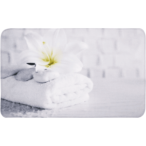 Sanilo Badteppich Good Feeling 70x110 cm mit Lilie und Handtuch in Weiß.
