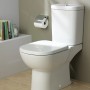 Weißer Ideal Standard WC-Sitz Eurovit Plus mit Softclosing im Badezimmer.