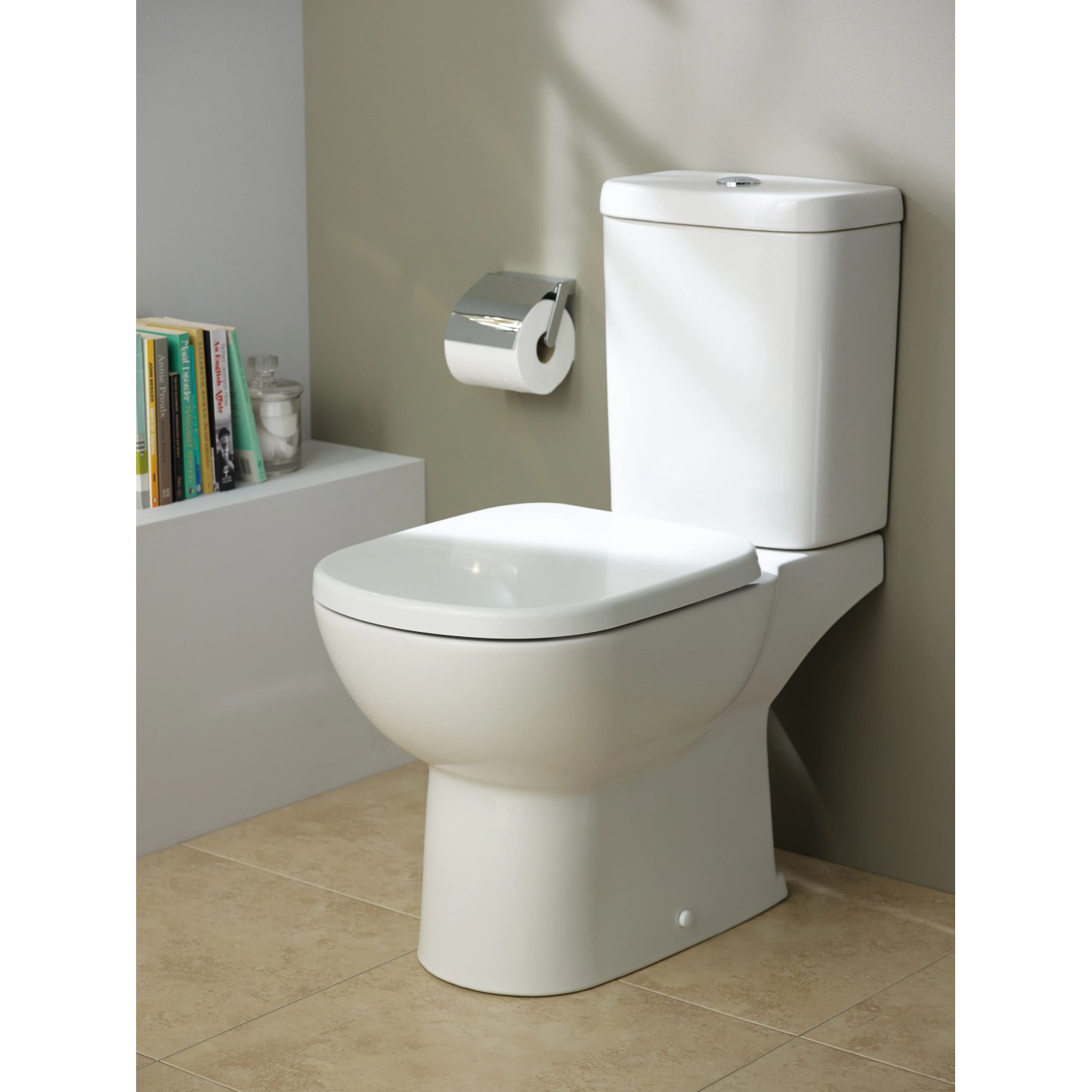 Weißer Ideal Standard WC-Sitz Eurovit Plus mit Softclosing im Badezimmer.