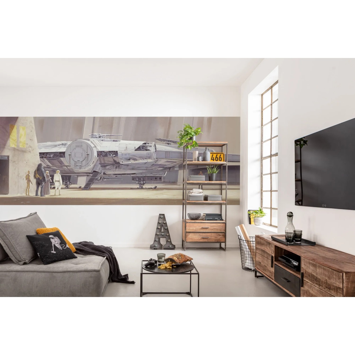Komar Fototapete STAR WARS Millenium Falcon im Wohnraum, 368x127 cm.