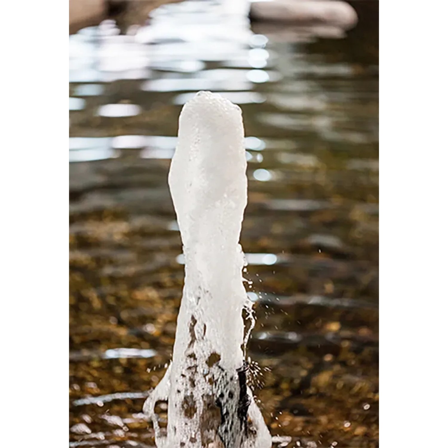 Wasserspiel mit Heissner Teichpumpen-Set Aqua Jet Eco, 4900 l/h im Gartenteich.