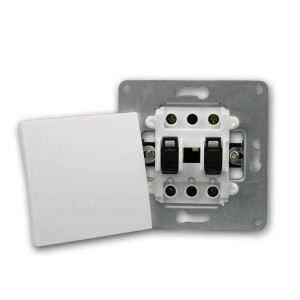 Weißer quadratischer Kreuzschalter aus Kunststoff für Unterputz, 250V/10A, mit offener Mechanik.