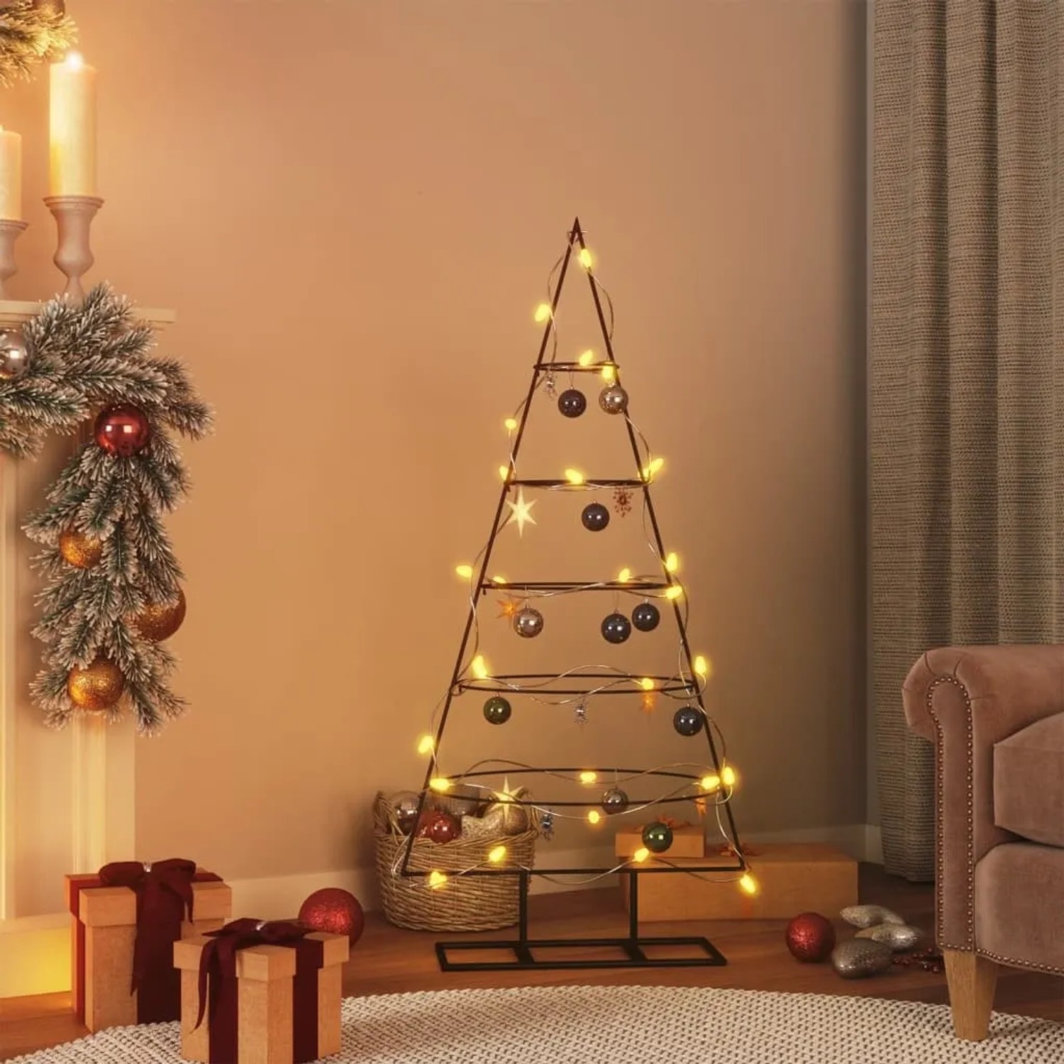 Schwarzer Metall-Weihnachtsbaum (125 cm) mit Deko und Lichtern für DIY-Weihnachtsdekoration.