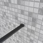 Detailaufnahme Stabilisierungsstange der Walk In Dusche mit schwarzem Rahmen.