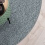 Detailansicht des runden, hellgrauen KARAT Teppich London mit Schlingenflor.