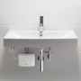 Clage Kleindurchlauferhitzer M3 unter Waschbecken montiert. Kompaktes Design, ideal für Handwaschbecken.