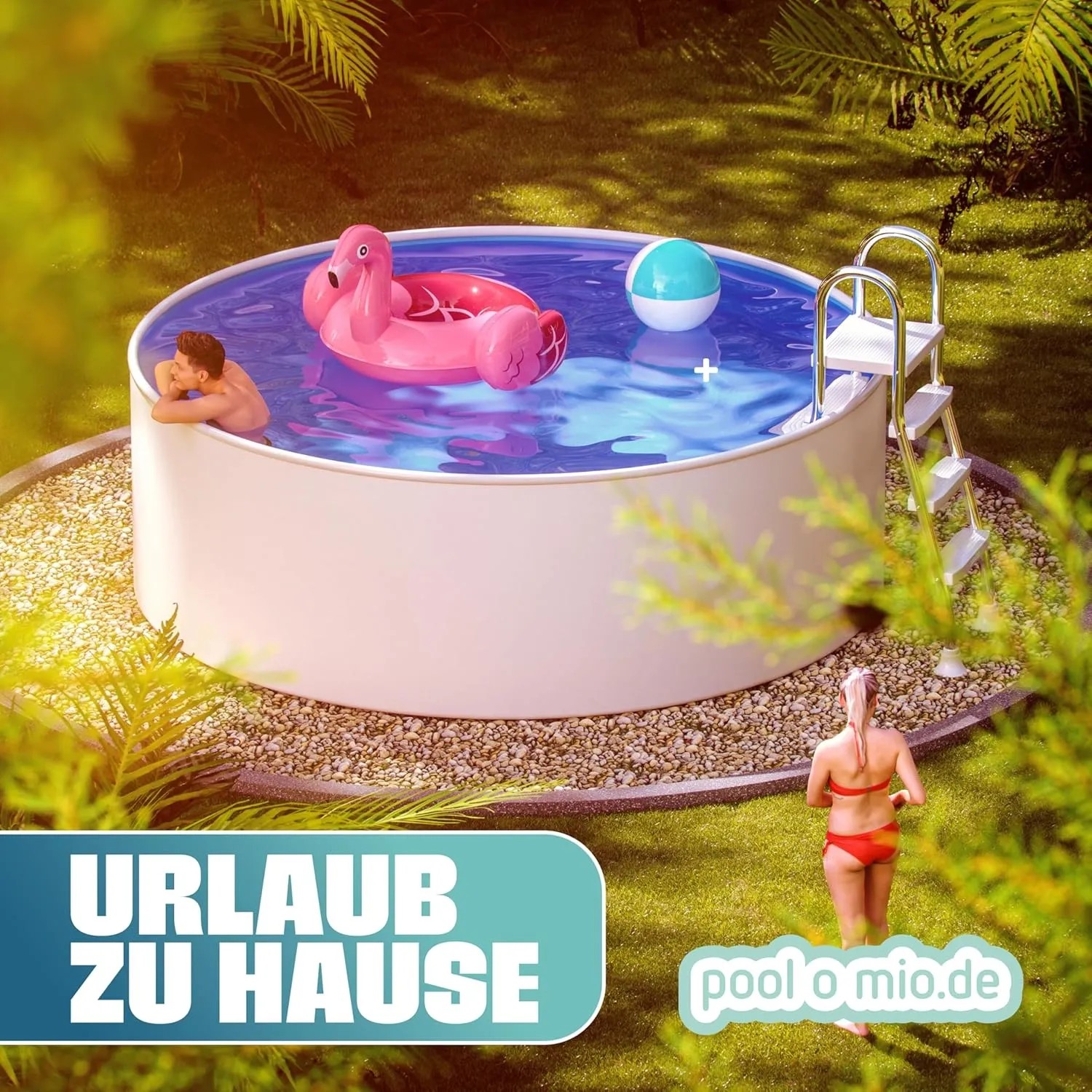 Weißer Poolomio Stahlwandpool, rund, 360x90 cm, mit Leiter, Skimmer und pinkem Flamingo im Garten.