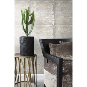 Vliestapete mit großen, verwitterten, rostigen Metallplatten in Crème-Weiß. Modernes Industrial-Chic Design für stilvolle Wände.