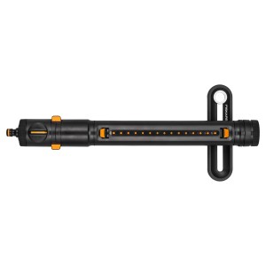 Fiskars Oszillierender Regner X-Series S-M, schwarz-orange, für eine gleichmäßige Bewässerung.
