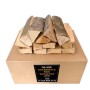 Gestapeltes Buchen-Brennholz in braunem Karton. Ofenfertige Holzscheite (ca. 25 cm) für Kamin, Grill, 30 kg.