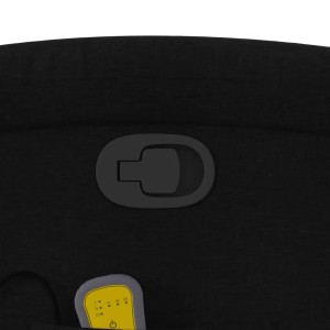 Detailansicht: Schwarzer Massagesessel mit Aufstehhilfe, Hebel zur manuellen Liegefunktion und Fernbedienung.