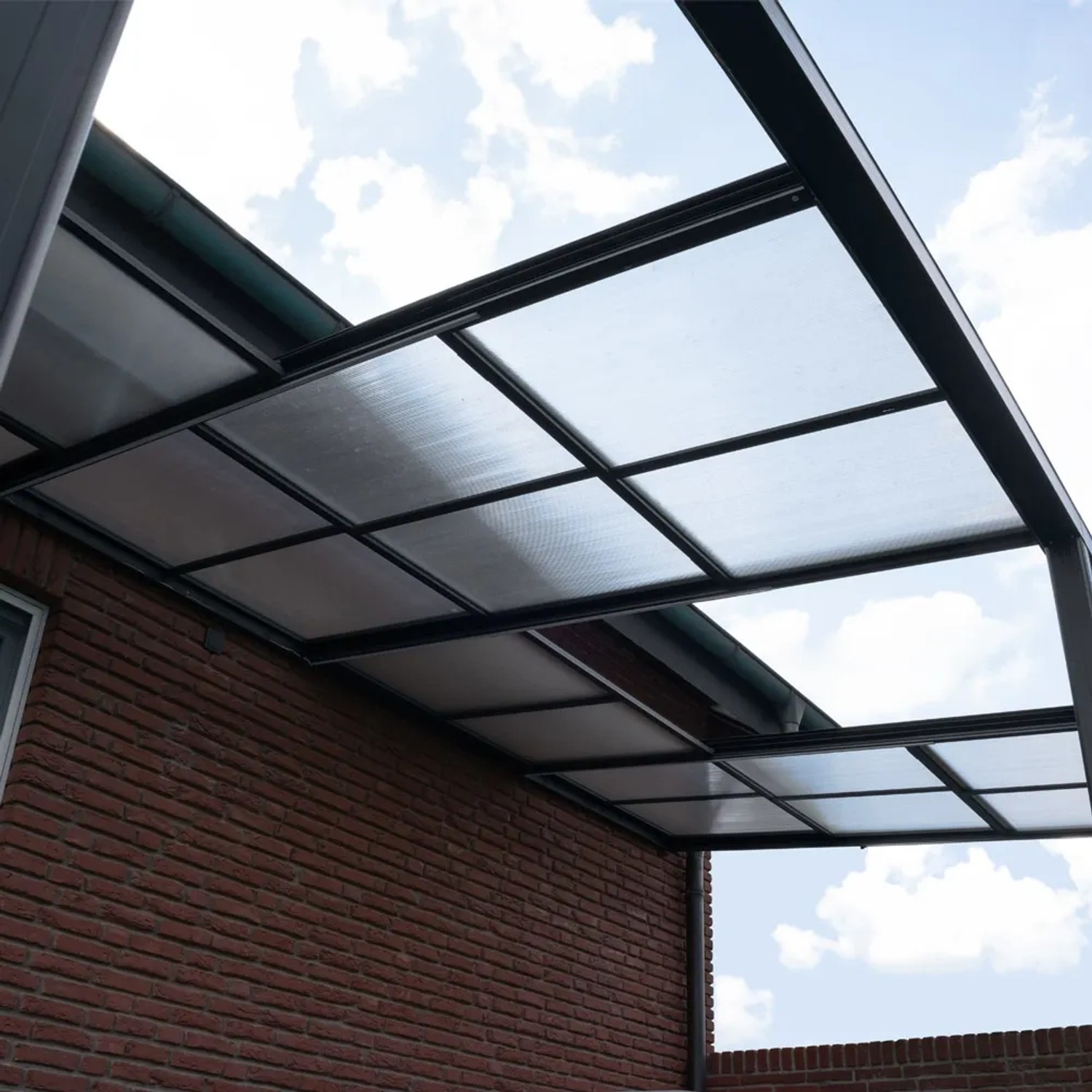 Home Deluxe Terrassenüberdachung Solis Deluxe in Anthrazit mit Polycarbonatplatten.