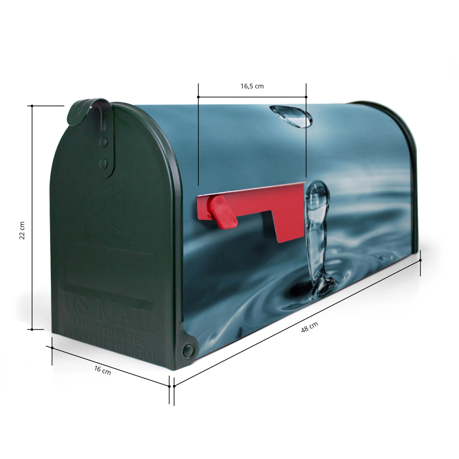 Grüner Banjado US Briefkasten mit Wassertropfen Motiv, rote Fahne und Maßangaben.
