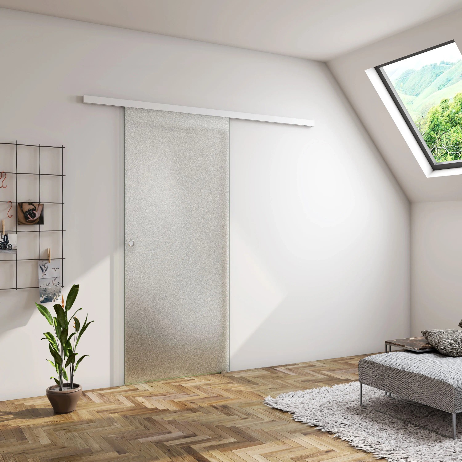 AICA Glasschiebetür 90x225cm, Mattglas, vor Wand laufend, mit Griffmuschel im modernen Raum.
