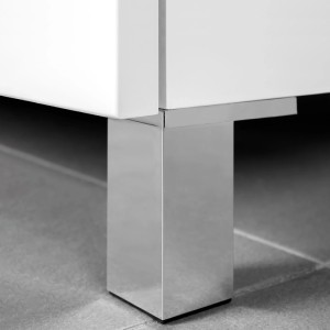 Möbelfuß Alumix von Emuca, 80mm hoch, metallgrau, unter einem weißen Möbelstück.