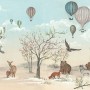 Komar Fototapete mit Heißluftballons, Tieren und Bäumen in Blau und Beige.