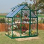 Grünes Palram Canopia Hybrid Gewächshaus 1.3x1.9 mit klaren Seitenwänden im Garten.