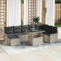 Hellgraues 9-teiliges Garten-Sofa-Set aus Poly Rattan mit Tisch und grauen Kissen.
