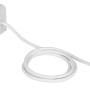 Weißer Steckdosenwürfel mit 4 Steckdosen und 2 USB-Anschlüssen.