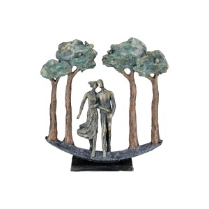 Dekorative Gilde Skulptur Under Trees: bronzefarbenes Paar aus Kunstharz unter stilisierten Bäumen, 30 cm.