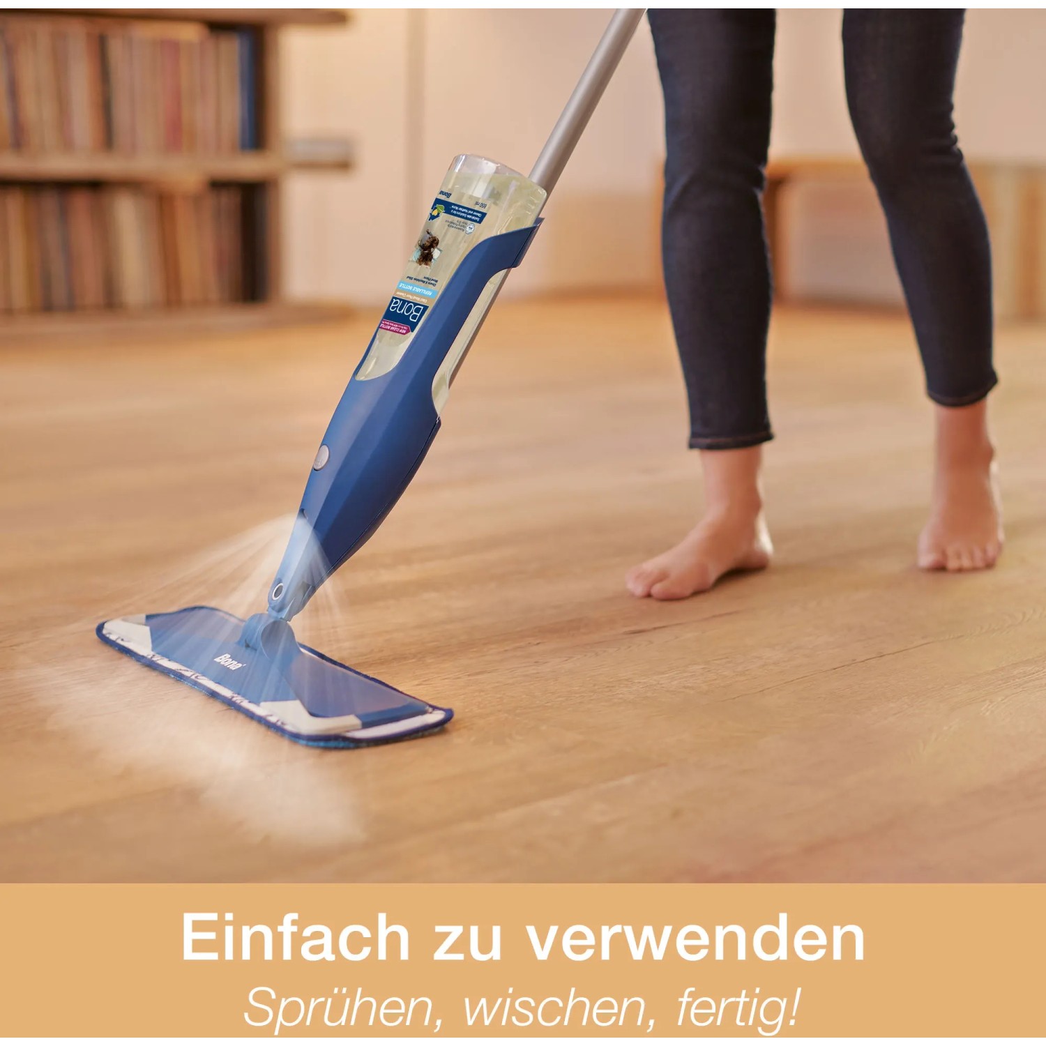 Bona Spray Mop für geölte Holzböden im Einsatz. Reinigungsgerät mit Sprühfunktion für die Bodenpflege.