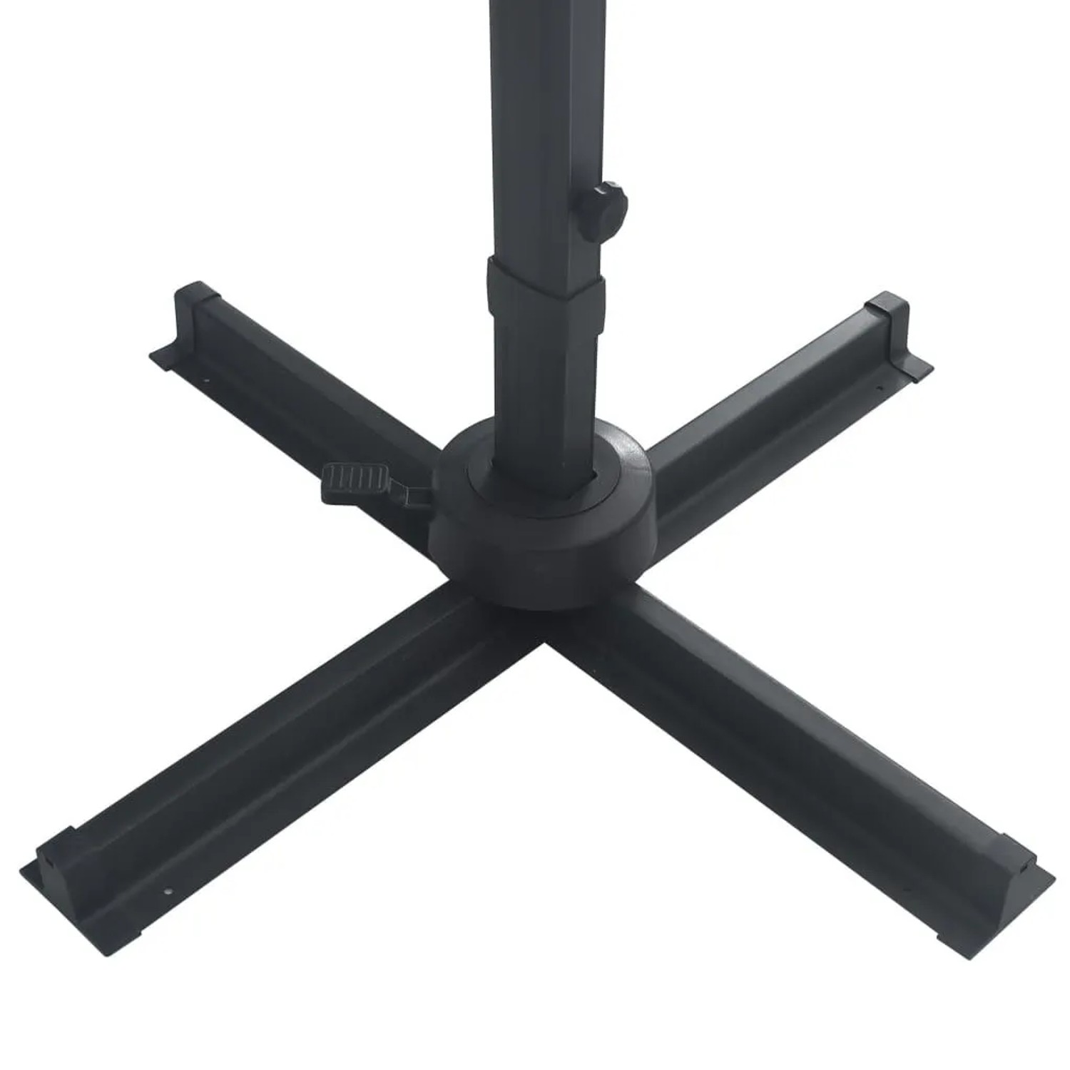 Stabiler, anthrazitfarbener Kreuzfuß und Mast eines Ampelschirms aus Aluminium mit Verstellmechanismus.