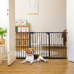 PawHut Türschutzgitter mit Hund im Wohnraum, schwarzes Metall, mit Verlängerungen.
