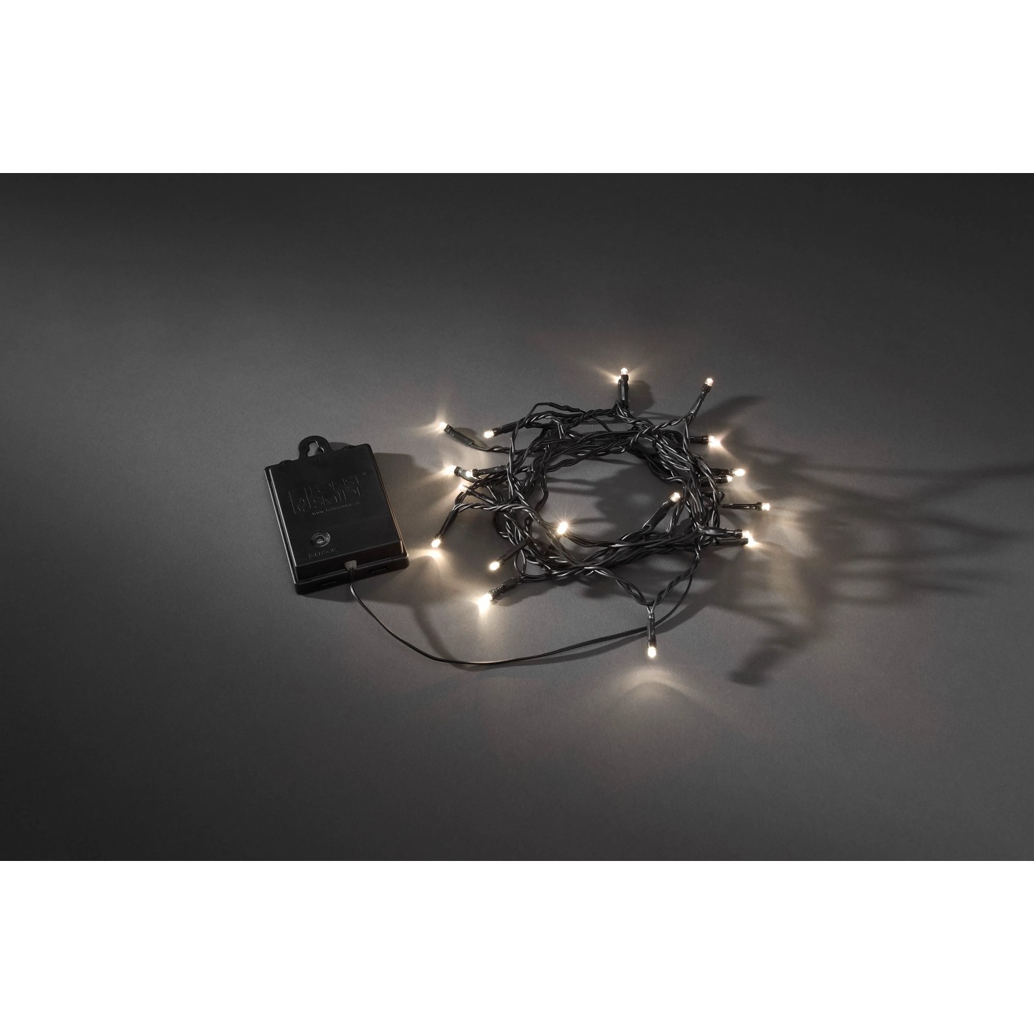 Konstsmide LED Lichterkette mit 80 warmweißen LEDs und schwarzem Kabel für innen und außen.