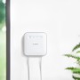 Bosch Smart Home Starter-Set Beschattung: Weißer Controller an der Wand mit Kabeln.