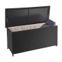 Offene, schwarze MCW Poly-Rattan Kissenbox 320l Premium mit Kissen. Aufbewahrungsbox für Gartenmöbel.